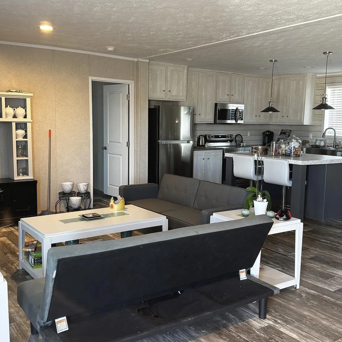 3 bed, $2,300 — Photo 3
