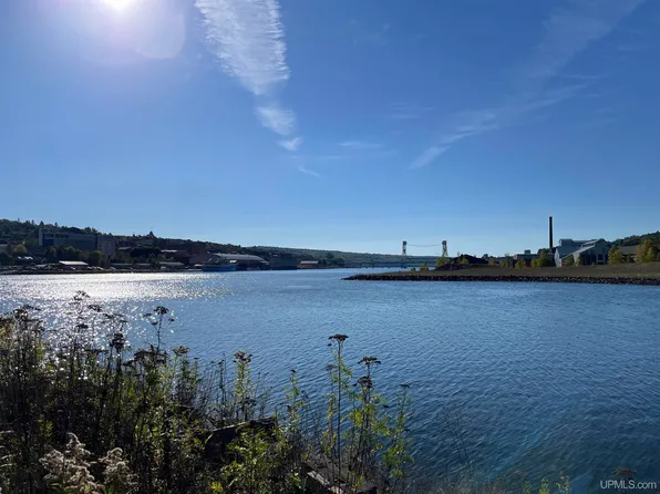 20675 Royce Rd, Hancock, MI 49930