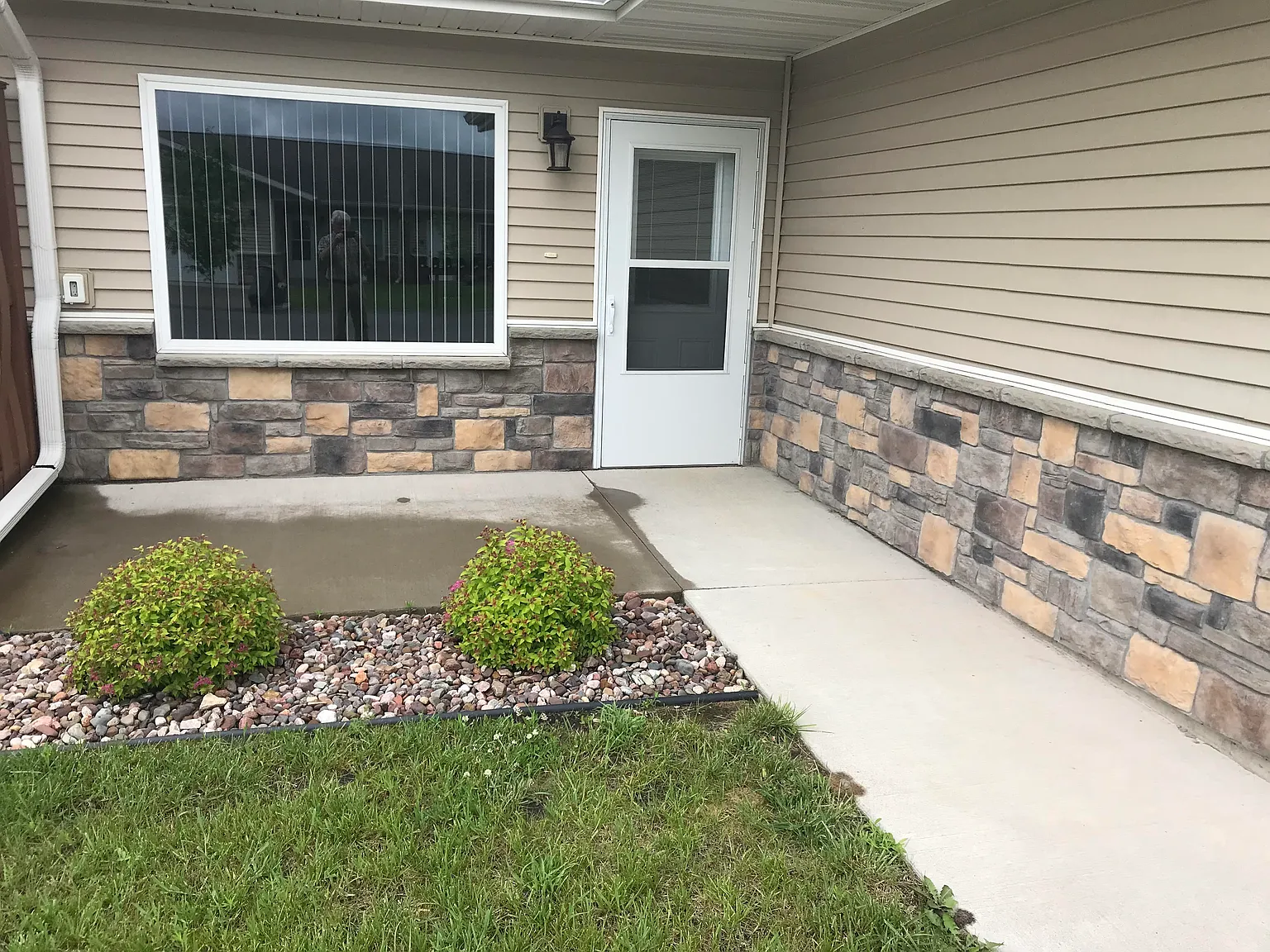 2 bed, 1.5 bath, 1088 sqft, $1,200 — Photo 1