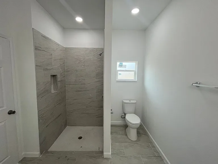 2513 22nd St W — Photo 22
