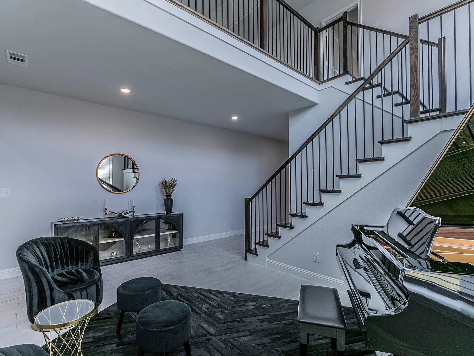 5 bed, 3566 sqft, $3,650 — Photo 4