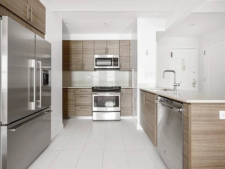 210 W 70th St #816 — Photo 5