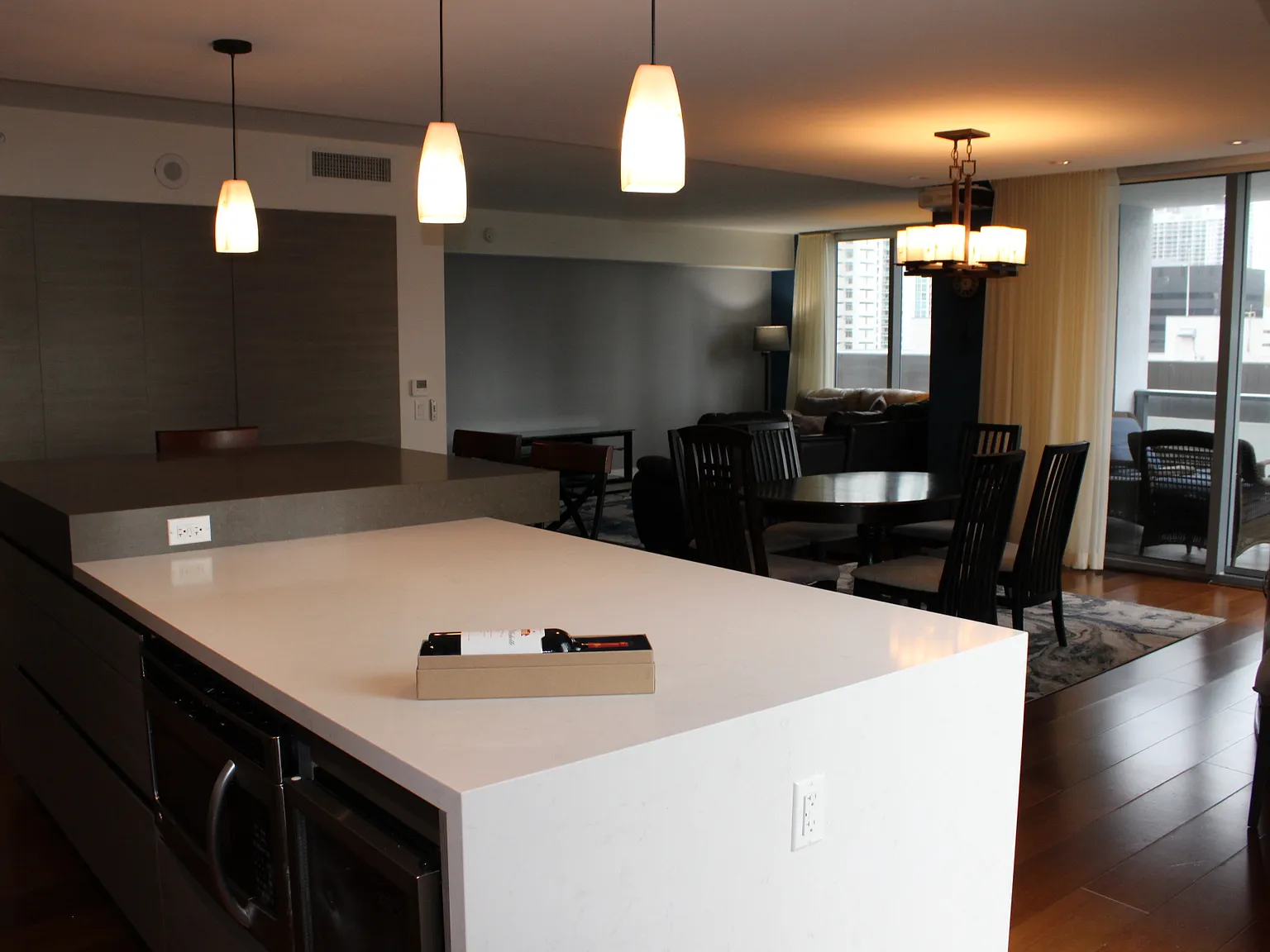 3 bed, 2132 sqft, $6,500 — Photo 4