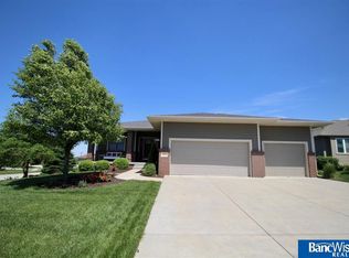 6530 Glass Ridge Dr, Lincoln, NE 68526
