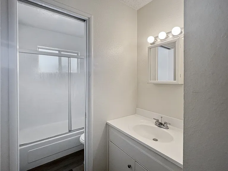 Ethan Apartments — Photo 35