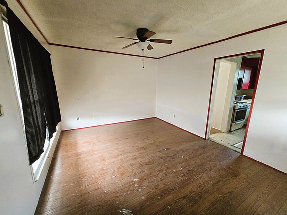 2nd image of 817 W Nagel Ave
