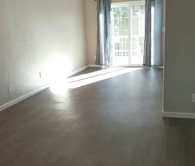 906 Sundown Dr — Photo 2