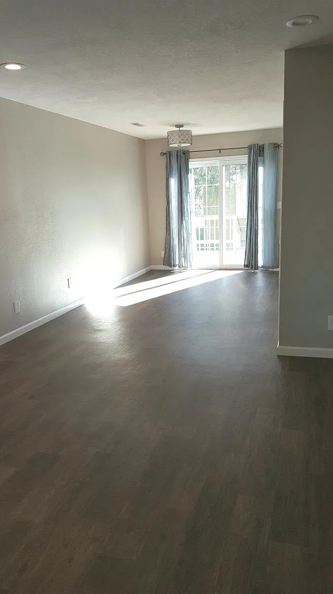 Building Photo - 906 Sundown Dr