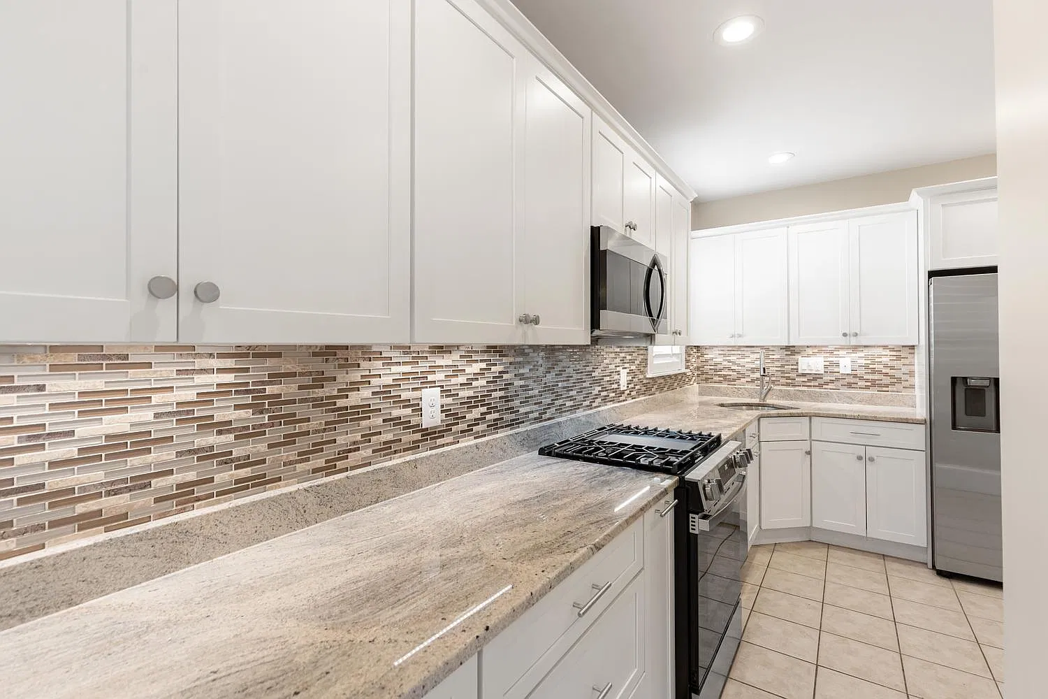 2 bed, 1050 sqft, $2,900 — Photo 3