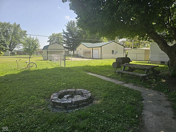 3rd image of 1253 Congress St