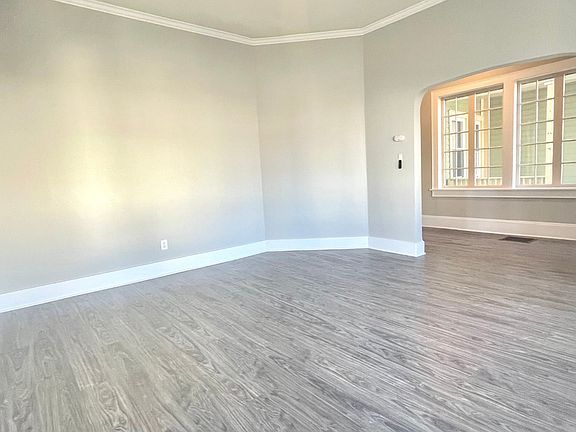 2nd image of 214 N Park Ave #216