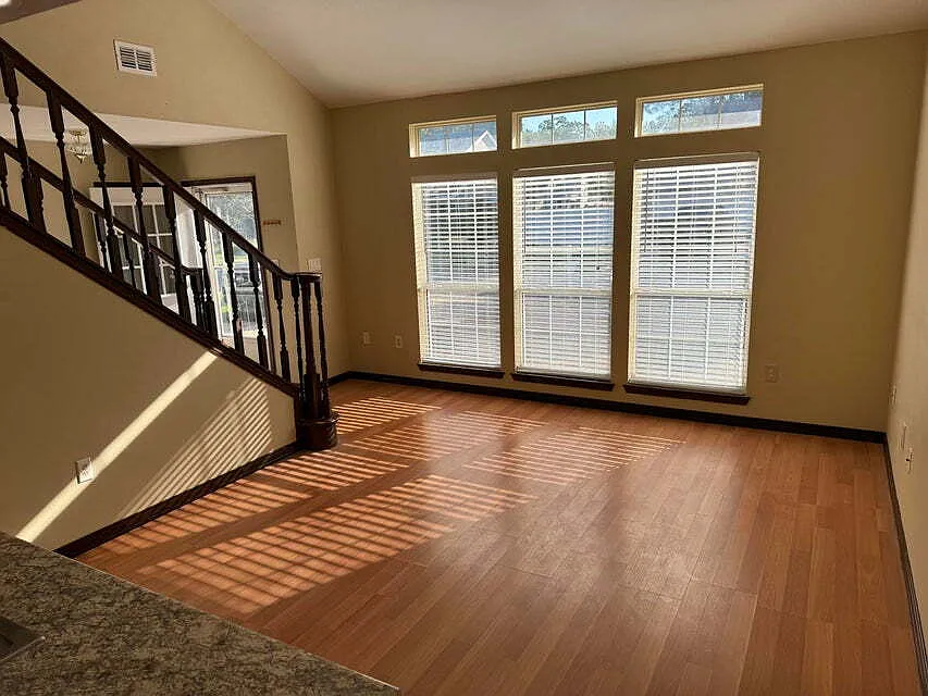 3 bed, 2.0 bath, 1360 sqft, $1,850 — Photo 3