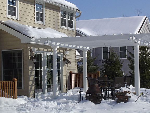 DECK/PERGOLA