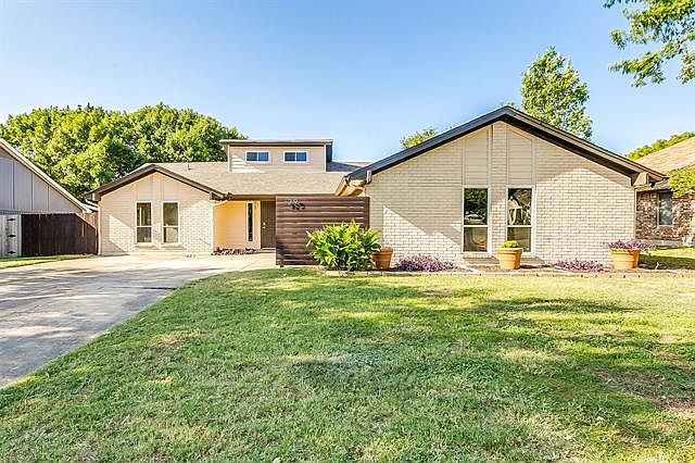 1st image of 129 Haywood Dr