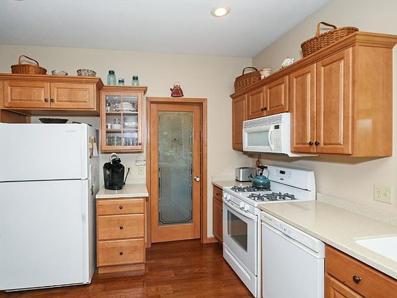 5th image of 2730 52nd Ave