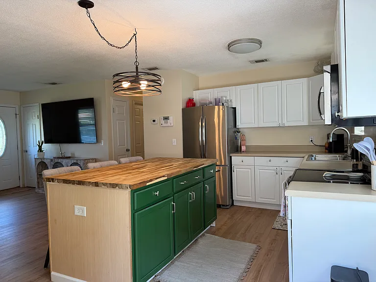 921 Greenbriar Rd — Photo 6