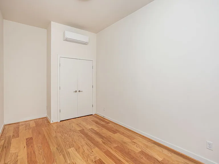 For Rent: Downtown Elegance at 605 Park Ave Your Urban Haven Awaits! — Photo 41