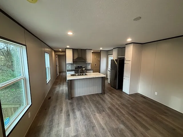 218 Eller Dr — Photo 2