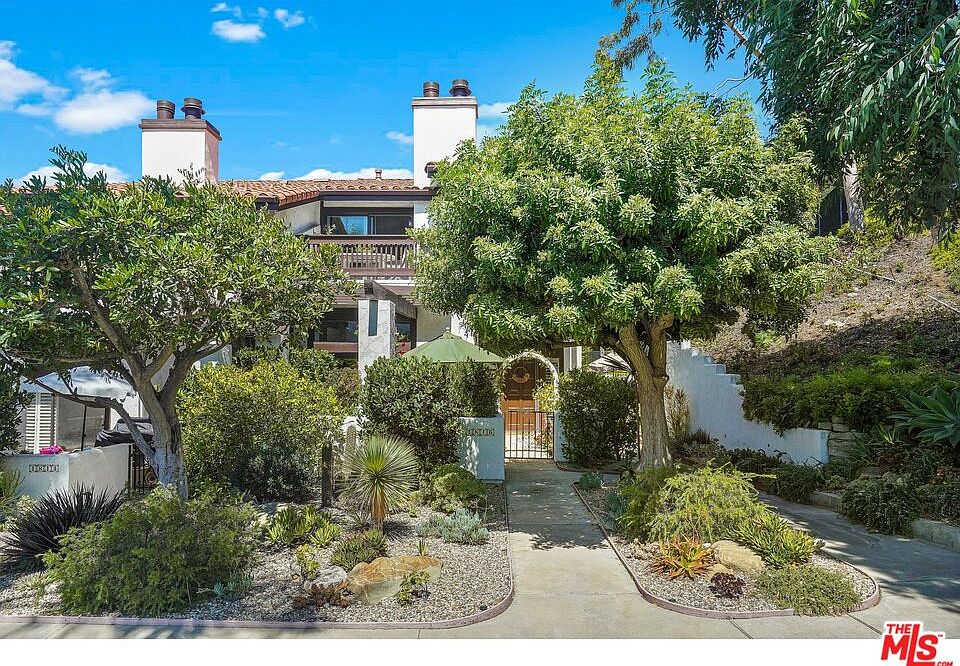 1st image of 1816 Palisades Dr