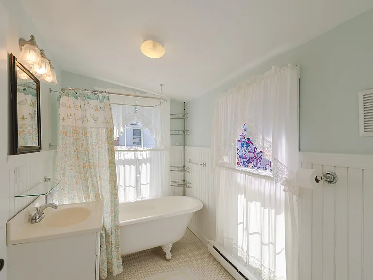 410 Main St — Photo 15