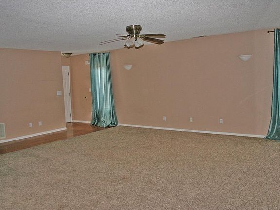 4th image of 42873 Montello Dr