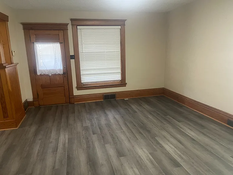 518 S Lucas Ave — Photo 9