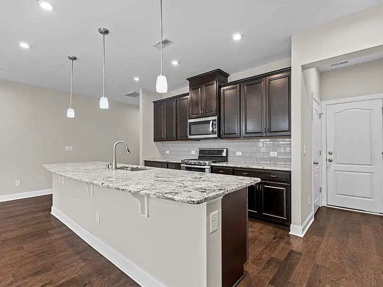 814 Rymark Ct — Photo 8