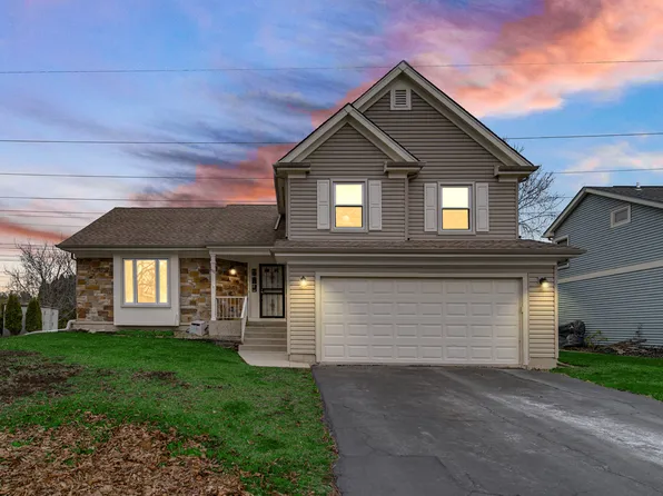 90 Copperwood Dr, Buffalo Grove, IL 60089