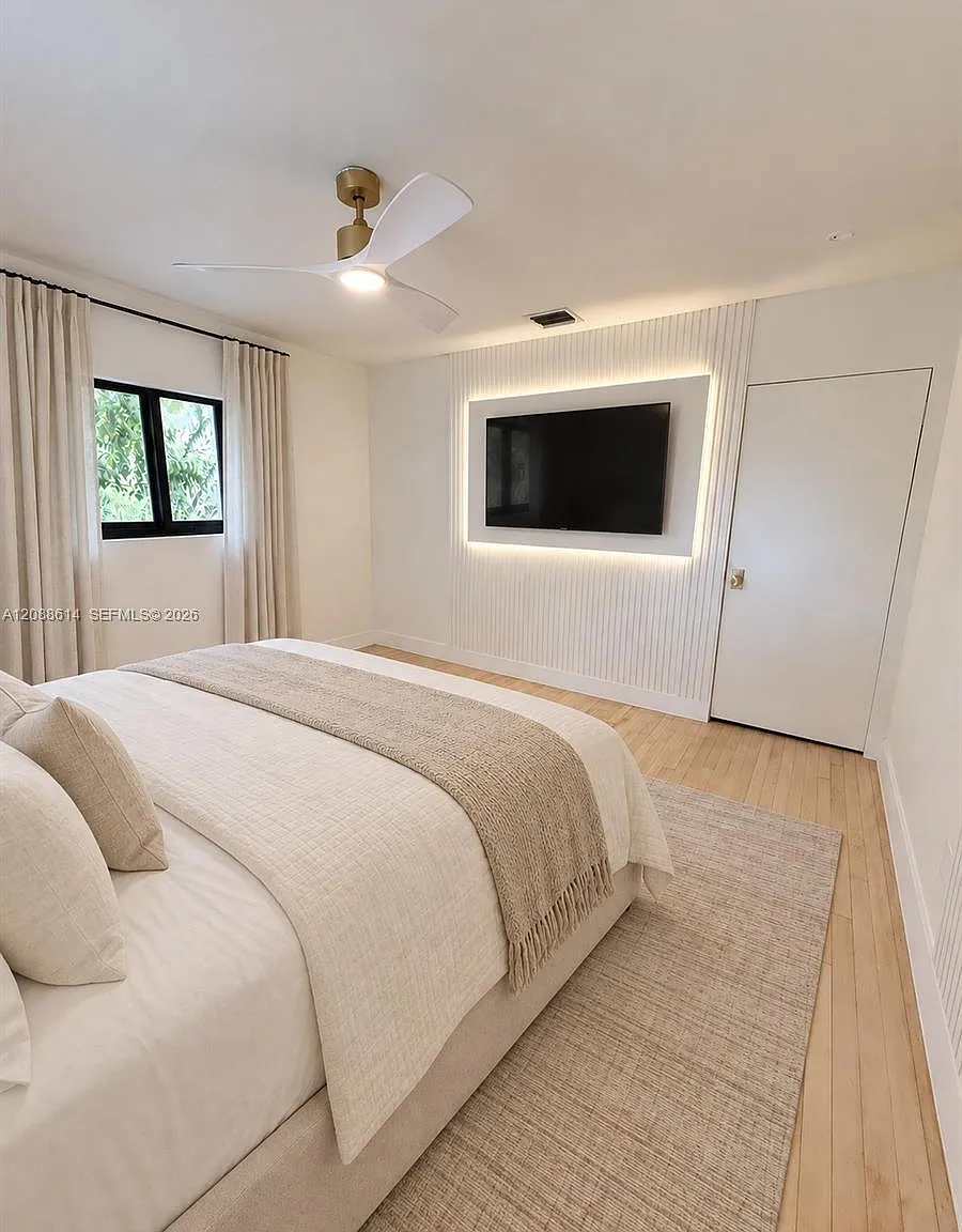 Salidor Court — Photo 3