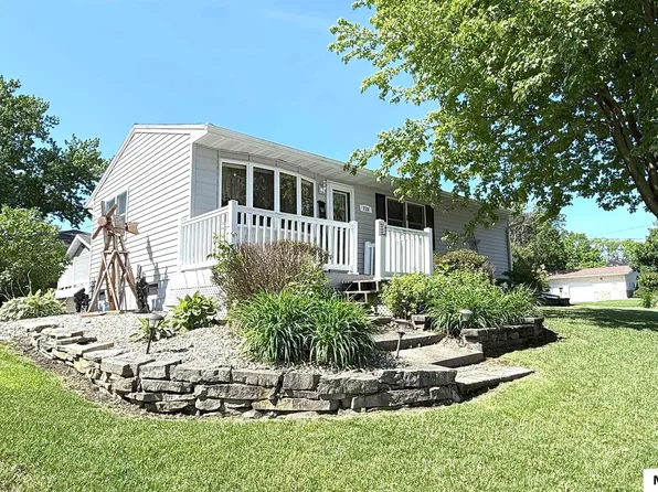 715 4th St NW, Nora Springs, IA 50458