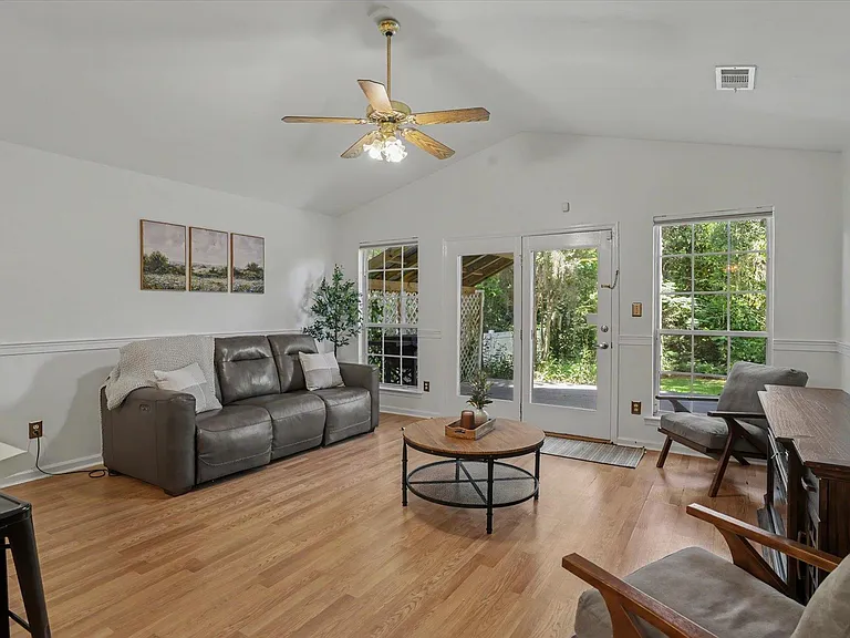 2576 Yarmouth Ln — Photo 15