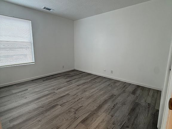 5th image of 329 Geraldine Rd SE #B