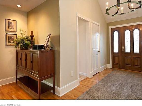 4th image of 30 Linden Shores St