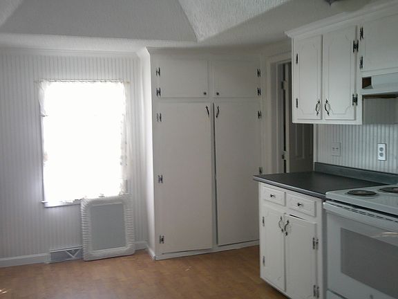 2nd image of 460 Toney Creek Rd