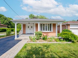 37 Ravenview Dr, Toronto, ON M1E3L9