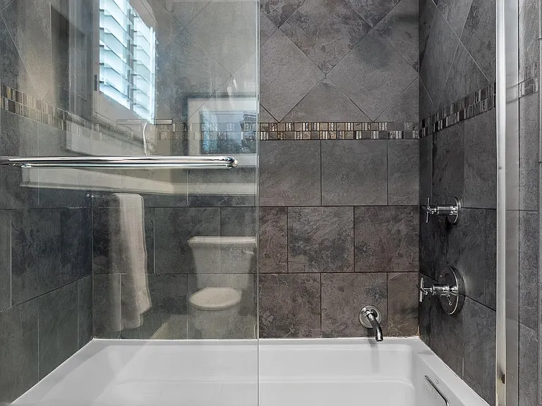 1118 Dartmouth St — Photo 31