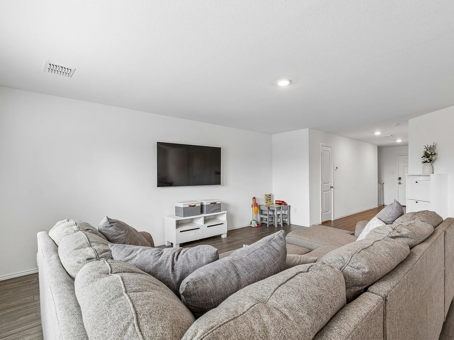 4 bed, 1756 sqft, $2,000 — Photo 1