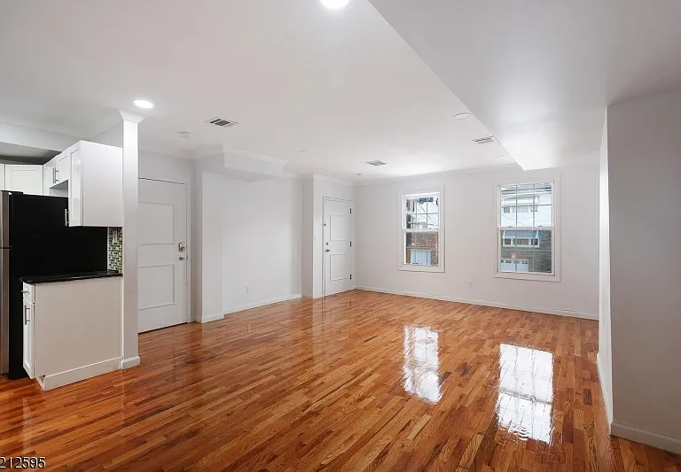 131 Armstrong Ave — Photo 7