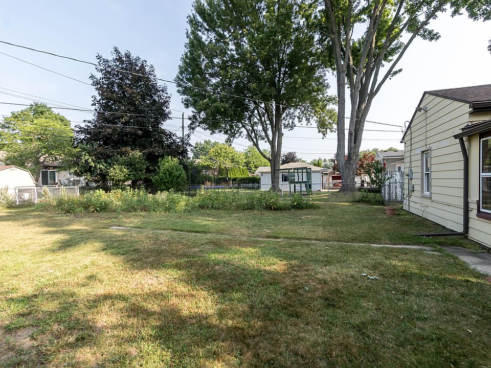 18951 Sunset St, photo 28