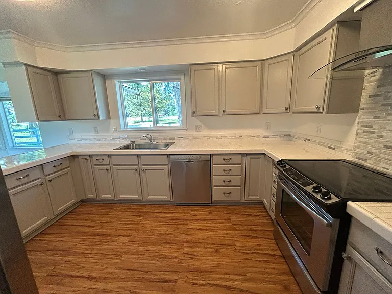 791 Springwood Ln — Photo 2