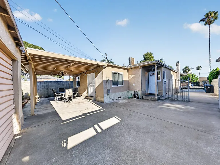 11407 Delano St — Photo 37
