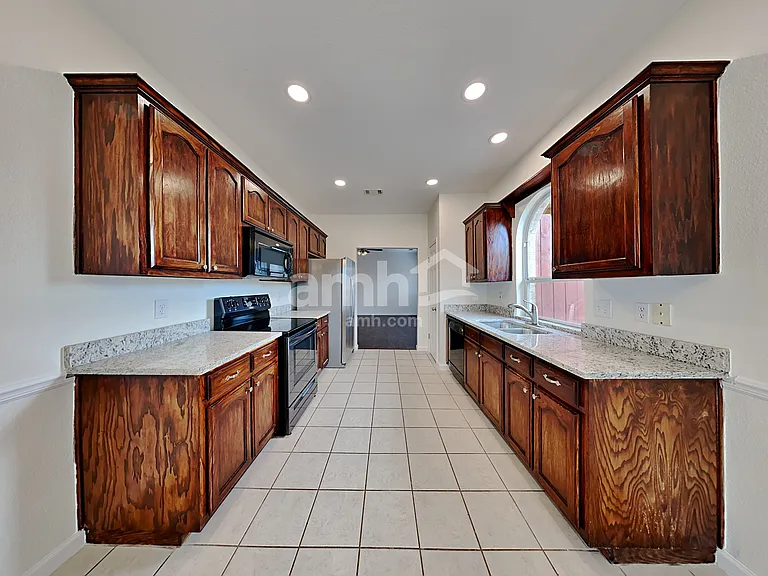 73 N Highland Dr — Photo 3