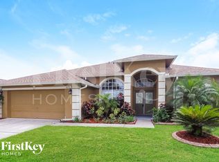 1825 Vista River Dr, Valrico, FL 33596