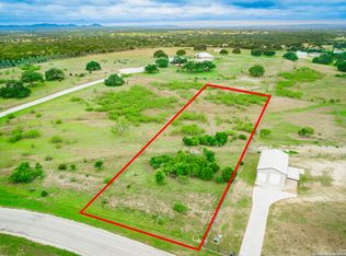 6 Bridlegate Blvd, Bandera, TX 78003