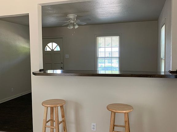 4th image of 5125 Lyndon Dr