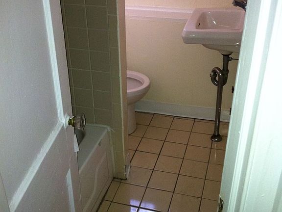 5th image of 4417 Pine St APT 3