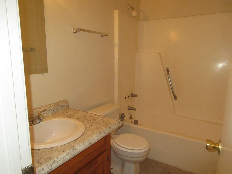 211 W Hampton Ave — Photo 5