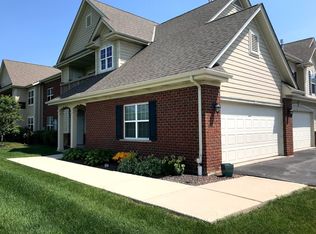2460 W Colonial Woods Dr #422, Oak Creek, WI 53154