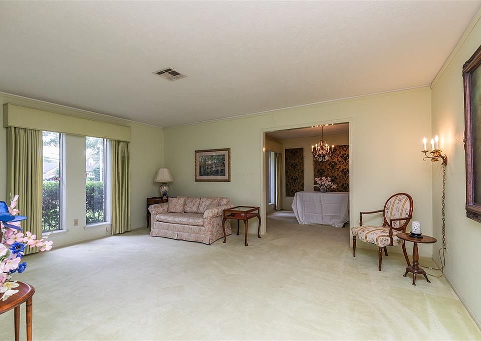 1st image of 842 W Forest Dr