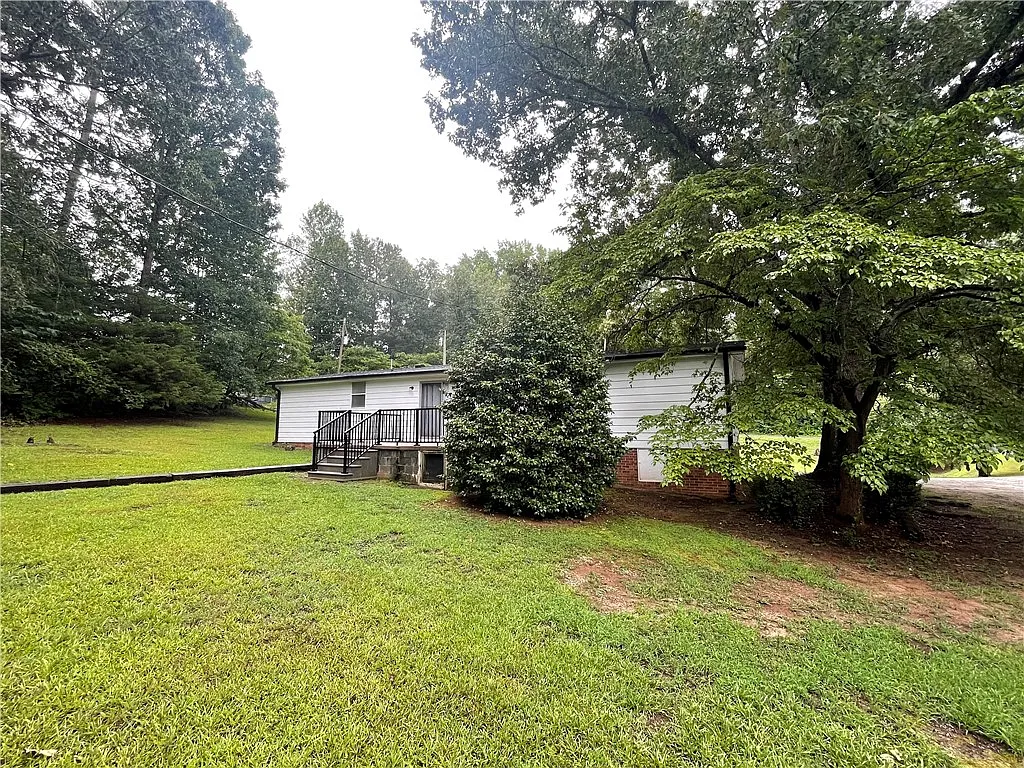 3 bed, 2.0 bath, 1316 sqft, $1,425 — Photo 4